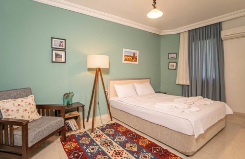Fethiye House | Sea View Vibrant Flat w Balcony Right by Sea
