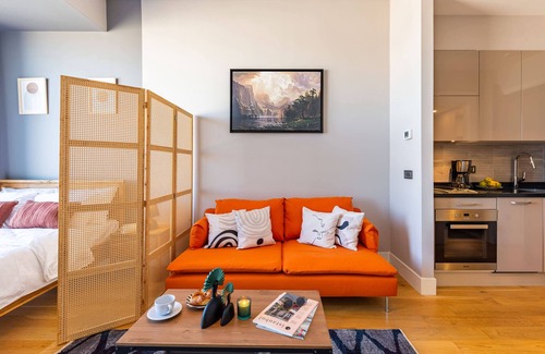 Atasehir Apartment | Studio Flat with Panoramic City View in Atasehir