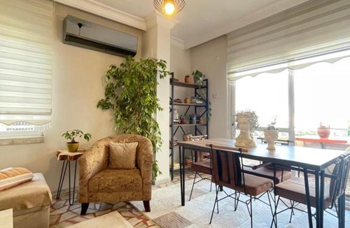 Yenisehir Apartment | Şehrin kalbindeki deniz manzaralı 3+1 ev