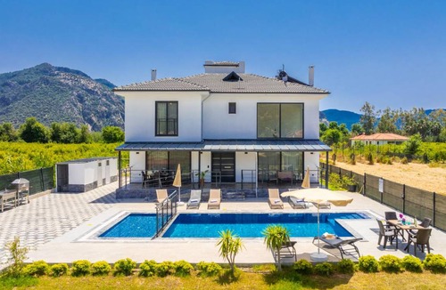 Dalyan Villa | 252 m² Villa ∙ 5 bedrooms ∙ 9 guests