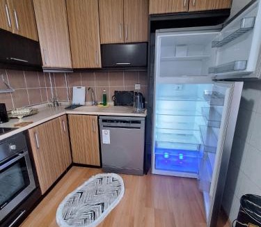 Bornova Apartment | 2Ege Üniversitesi ve hastanesine çok yakın Aileye ve Firmaya uygun
