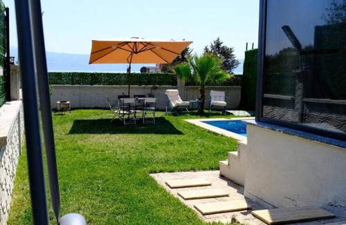 Dilovasi Villa | 4-Deluxe Villa with Heated Private Pool