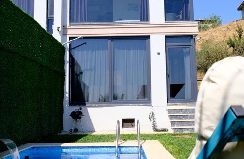 Dilovasi Villa | 4-Deluxe Villa with Heated Private Pool