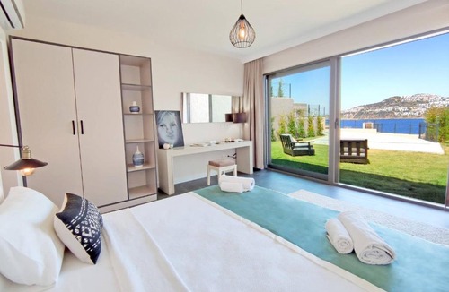 Koyunbaba Villa | 5 Bedroom Luxury Villa with Private Pool and Private Beach in Bodrum-Gumusluk 2