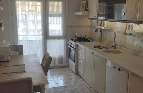 Seyhan Condo | 5 minutes to Acıbadem Hospital! Free WiFi 100 mbps