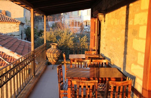 Altinoluk Hotel | Altın Çeşmeli Konak