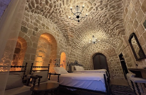 Artuklu Hotel | Arami Han konağı