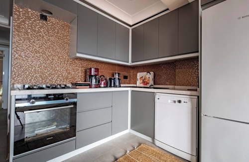Cihangir Apartment | Bosphorus View 2BR Luxury Apartment - Parking & Elevator