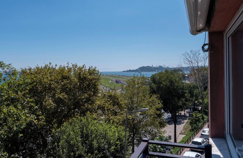 Gumussuyu Mahallesi Apartment | Bosphorus View with Balcony - 3 Bedrooms 2 Bathrooms