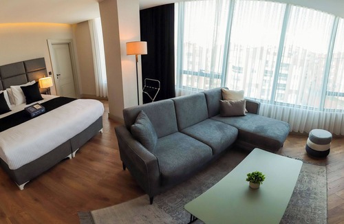 Corlu Hotel | BRAND BUSINESS SUITS