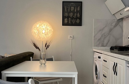 Beyoglu Apartment | C-Charming 1-bedroom apartment with WiFi and AC in vibrant Istanbul