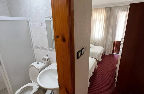 Altinoluk Hostel | Cam Cahithan