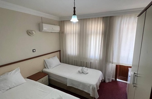 Altinoluk Hostel | Cam Cahithan
