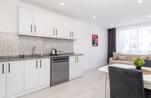 Eski Lara Apartment | Central Flat Close to Sea in Muratpasa