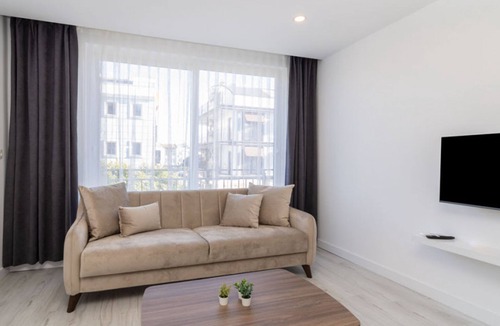 Eski Lara Apartment | Central Flat Close to Sea in Muratpasa