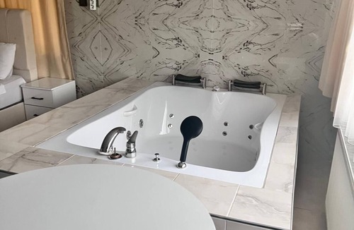 Ankara City Center House | Charming 1-bedroom house WITH JACUZZI in Ankara for a cozy getaway