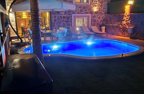 Foca House | Charming 2-bedroom stone house with heating svimming pool pleasant İzmir