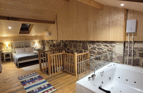 Foca House | Charming 2-bedroom stone house with heating svimming pool pleasant İzmir