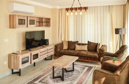 Beylikduzu Villa | Charming 4-bedroom villa with sea and city view, WiFi in delightful Istanbul