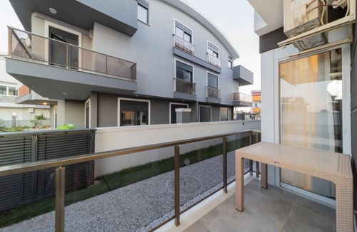 Lara Apartment | Charming Apartment with Pool in Muratpasa Antalya