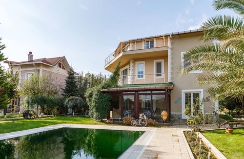 Mollafeneri Villa | Charming Villa with Pool and Garden in Gebze