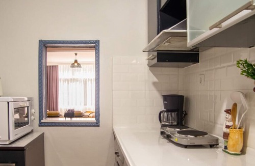 Karsiyaka Apartment | City Center Flat with View in Karsiyaka