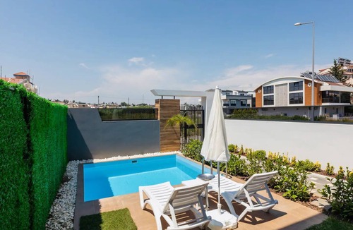 Guzeloba Mahallesi House | Close to the Sea, Luxury Triblex Villa with Heated Pool