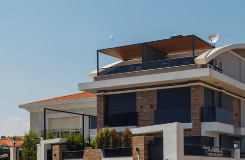 Guzeloba Mahallesi House | Close to the Sea, Luxury Triblex Villa with Heated Pool