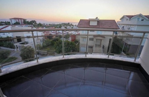 Kadnlar Denizi Mahallesi Apartment | Cool 2-bedroom apartment with AC in Aydın
