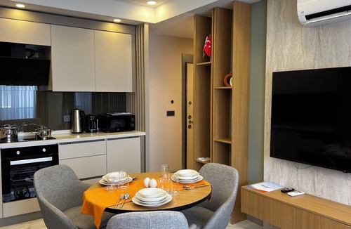Kumluca Apartment | Cozy 2-bedroom apartment in Finike with a sea view, pool, sauna and gym