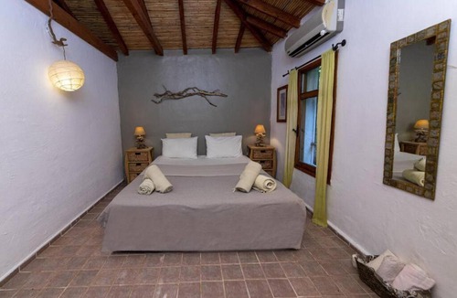 Bitez Villa | Cozy and Secluded House with Garden in Bodrum