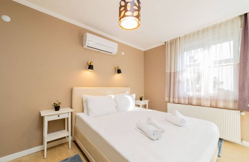 Liman Mahallesi Apartment | Cozy Flat with Balcony near Beach in Konyaalti