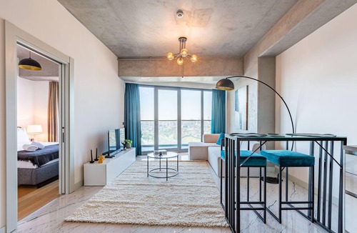 Bomonti Apartment | Cozy Flat with City View and Balcony in Sisli