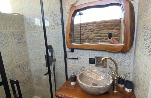 Eceabat House | Cozy rooms in lovely Çanakkale Eceabat Alcitepe village with AC, WiFi, garden