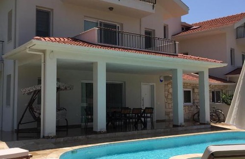 Dalyan City Center Villa | Crescent Twins -White Villa