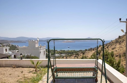 Dagbelen Villa | Duplex with Stunning View near Camel Beach in Bodrum