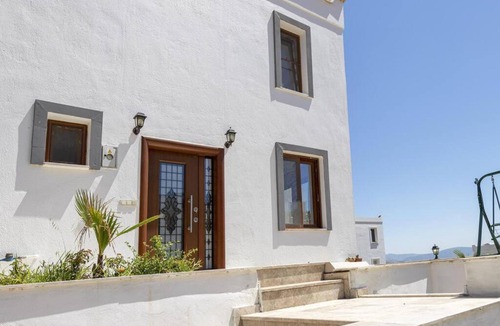 Dagbelen Villa | Duplex with Stunning View near Camel Beach in Bodrum