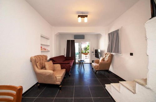 Gumbet Villa | Fantastic Villa Close to Gumbet Beach with Balcony and Backyard in Bodrum
