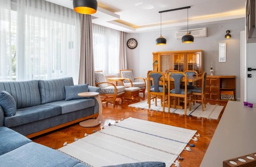 Bornova Apartment | Flat w Balcony 10 min to Forum Bornova and Metro