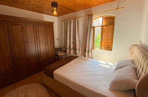 Bozcaada Apartment | Flat w Balcony 5 min to Ayazma Beach in Bozcaada