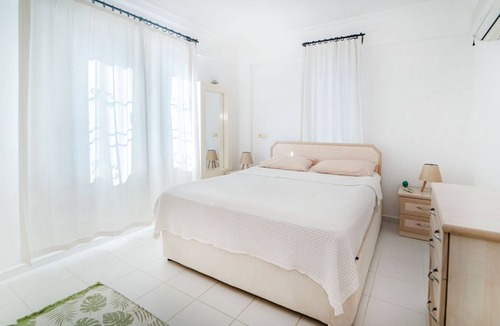 Hisaronu Apartment | Flat w Shared Pool and Balcony 10 min to Oludeniz