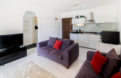 Hisaronu Apartment | Flat w Shared Pool and Balcony 10 min to Oludeniz