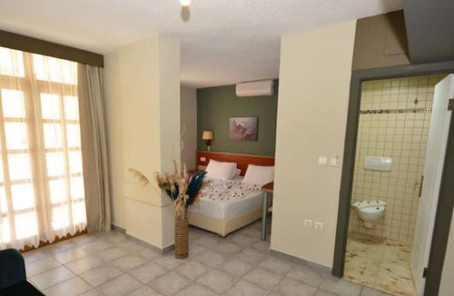 Turunc Hotel | green mar suits