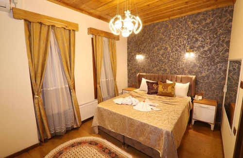 Caddebostan Mahallesi Condo | Gur Royal Suit Aparts