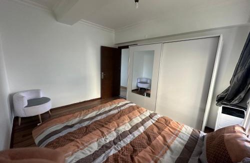 Pendik Apartment | Havuz, Doğa, Balkon