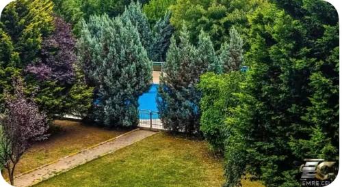 Pendik Apartment | Havuz, Doğa, Balkon