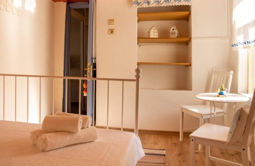 Sigacık Apartment | Historic House near Sigacik Marina in Seferihisar