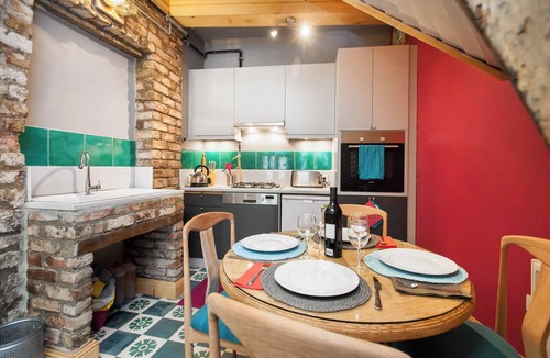 Balat House | Historical 3 storey house in Old Istanbul, recently restored, comfortable stay!