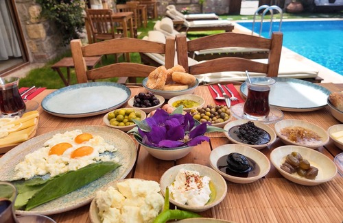 Ayvalik House | Hop Küçükköy