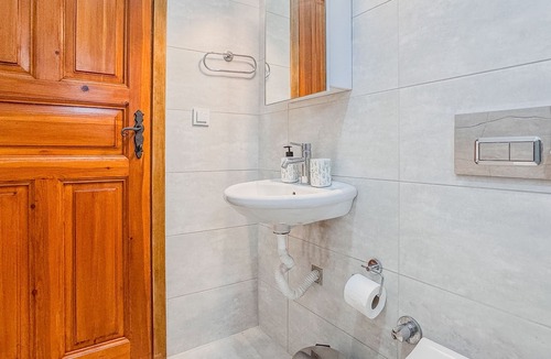 Bozcaada House | House w Garden 5 min to Tuzburnu Bay in Nature